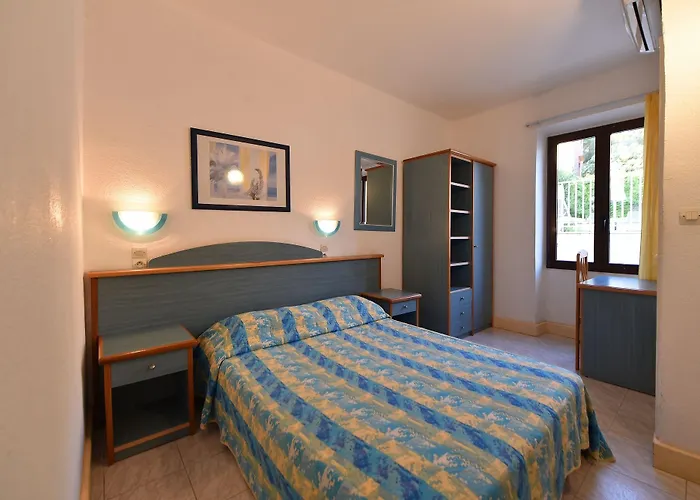 Idéal 2* Porto (Corsica)